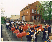 Pochód na 3 maja 2002r. Pochód na 3 maja 2002r.